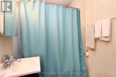 64 GRENFELL STREET Oshawa (Vanier) Ontario photo 9