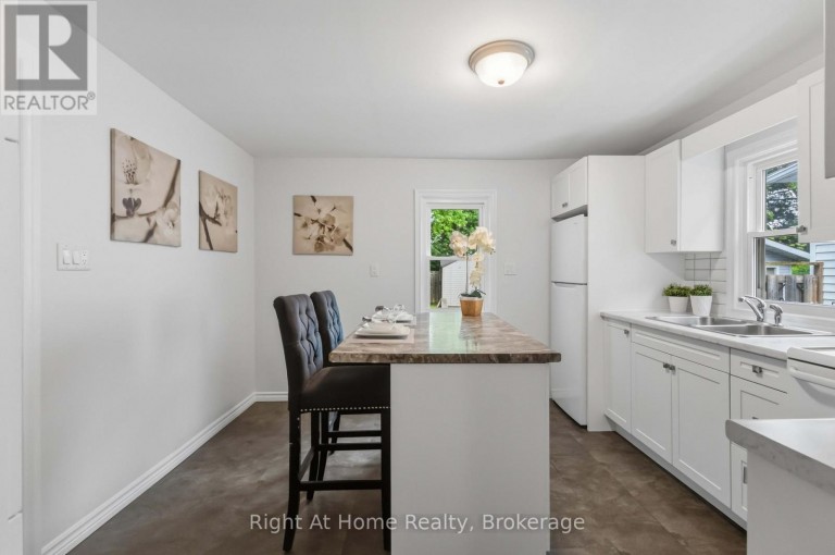 127 MONTRAVE AVENUE, Oshawa (Vanier), Ontario, L1J4R6