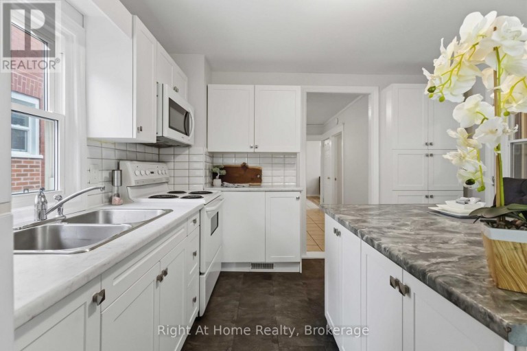 127 MONTRAVE AVENUE, Oshawa (Vanier), Ontario, L1J4R6