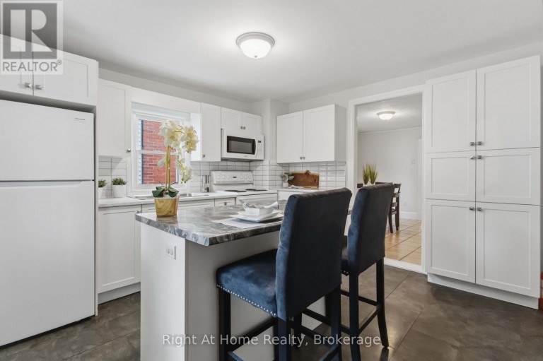 127 MONTRAVE AVENUE, Oshawa (Vanier), Ontario, L1J4R6