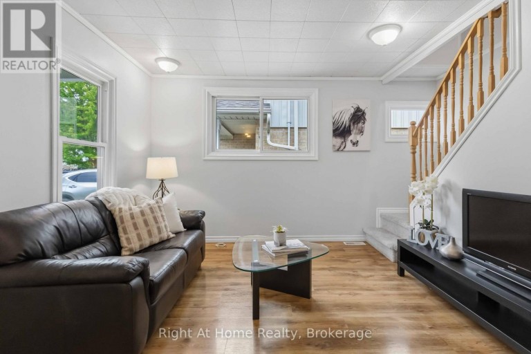 127 MONTRAVE AVENUE, Oshawa (Vanier), Ontario, L1J4R6
