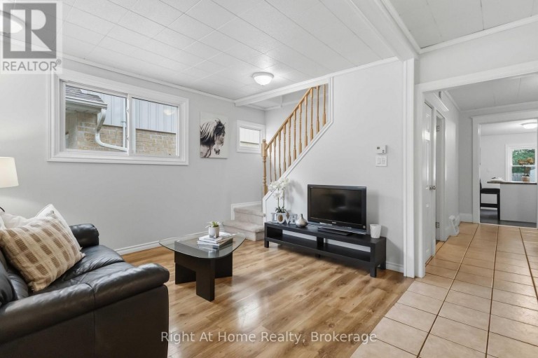 127 MONTRAVE AVENUE, Oshawa (Vanier), Ontario, L1J4R6