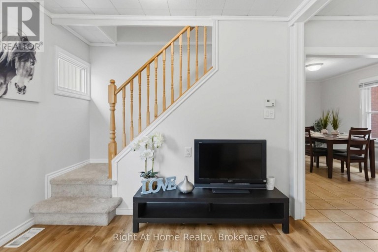 127 MONTRAVE AVENUE, Oshawa (Vanier), Ontario, L1J4R6