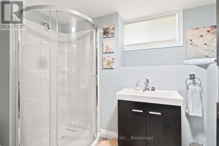 1 MAPLE GROVE STREET, Whitchurch-Stouffville, Ontario, L4A7X3