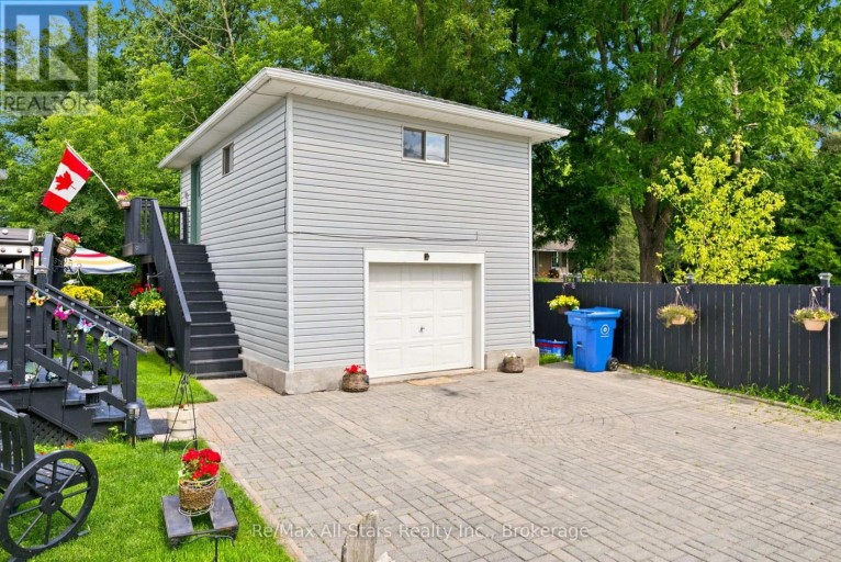 1 MAPLE GROVE STREET, Whitchurch-Stouffville, Ontario, L4A7X3