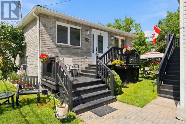 1 MAPLE GROVE STREET, Whitchurch-Stouffville, Ontario, L4A7X3