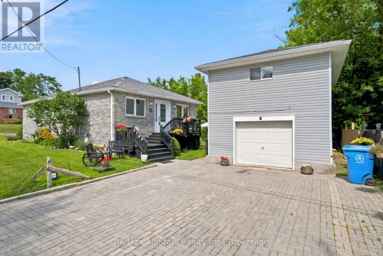 1 MAPLE GROVE STREET, Whitchurch-Stouffville, Ontario, L4A7X3