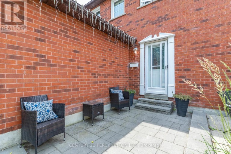 557 COBBLEHILL DRIVE, Oshawa (Pinecrest), Ontario, L1K1Y6