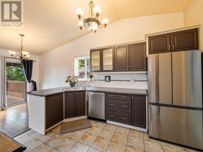 28 HARWOOD DRIVE, Barrie (Painswick North), Ontario, L4N7B9