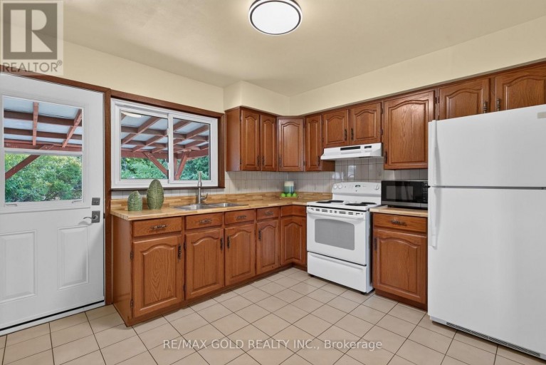 18 ESPLANADE ROAD, Brampton (Southgate), Ontario, L6T2C7