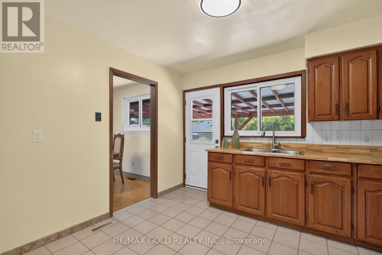 18 ESPLANADE ROAD, Brampton (Southgate), Ontario, L6T2C7
