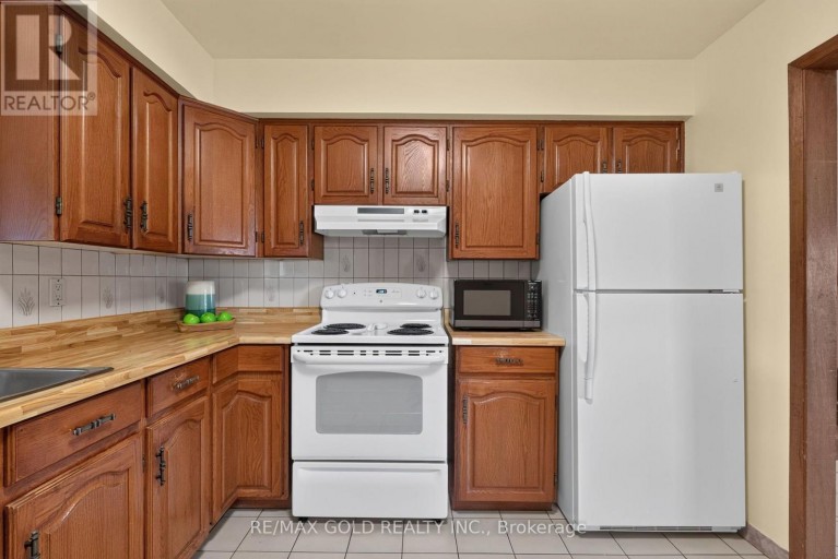 18 ESPLANADE ROAD, Brampton (Southgate), Ontario, L6T2C7