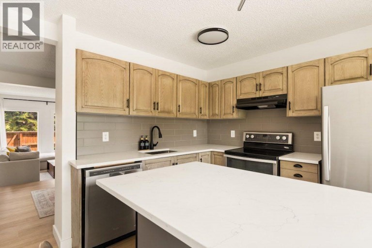 9, 5019 46 Avenue SW, Calgary, Alberta, T3E6R1