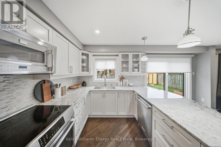 8 HOLLIMAN LANE, Ajax (South East), Ontario, L1Z1K6