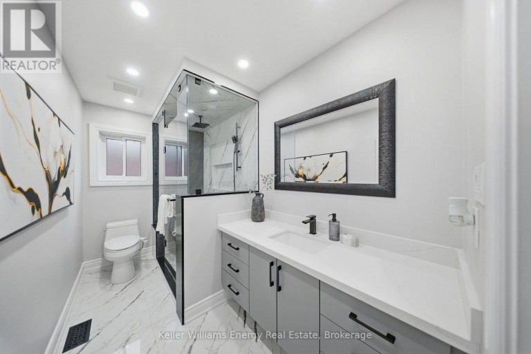 8 HOLLIMAN LANE, Ajax (South East), Ontario, L1Z1K6