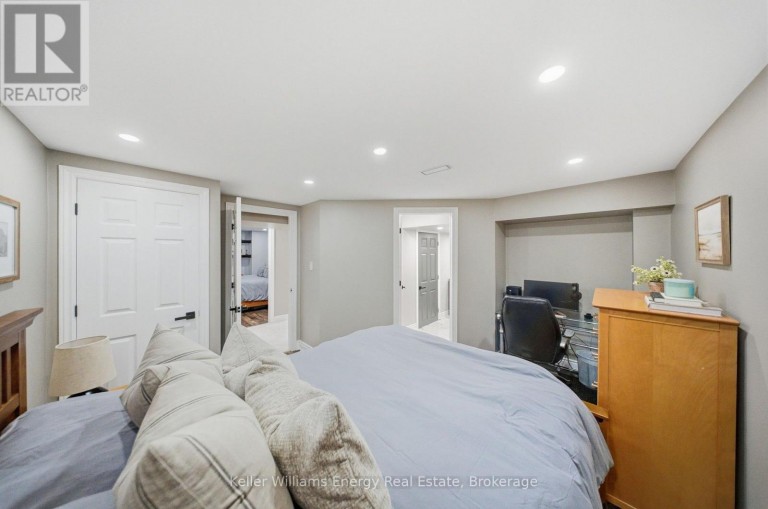 8 HOLLIMAN LANE, Ajax (South East), Ontario, L1Z1K6