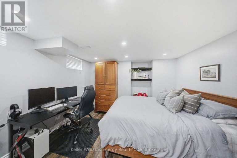 8 HOLLIMAN LANE, Ajax (South East), Ontario, L1Z1K6