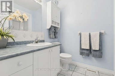 128 MAPLE DRIVE Belleville (Belleville Ward) Ontario photo 20