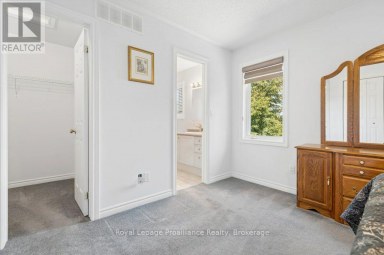 128 MAPLE DRIVE Belleville (Belleville Ward) Ontario photo 23