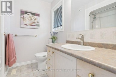 128 MAPLE DRIVE Belleville (Belleville Ward) Ontario photo 24