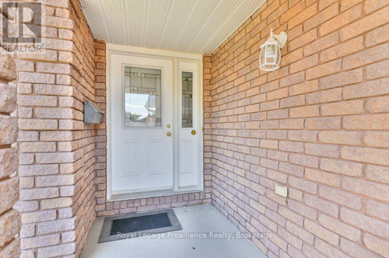 128 MAPLE DRIVE, Belleville (Belleville Ward), Ontario, K8P2R2