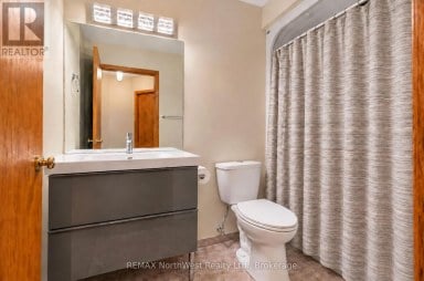 336 1/2 - 336-336 1/2 SECOND AVENUE EAST AVENUE S Kenora (Lakeside) Ontario photo 22