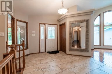 336 1/2 - 336-336 1/2 SECOND AVENUE EAST AVENUE S Kenora (Lakeside) Ontario photo 3