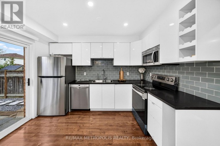 95 JOHN WALTER CRESCENT, Clarington (Courtice), Ontario, L1E2W8