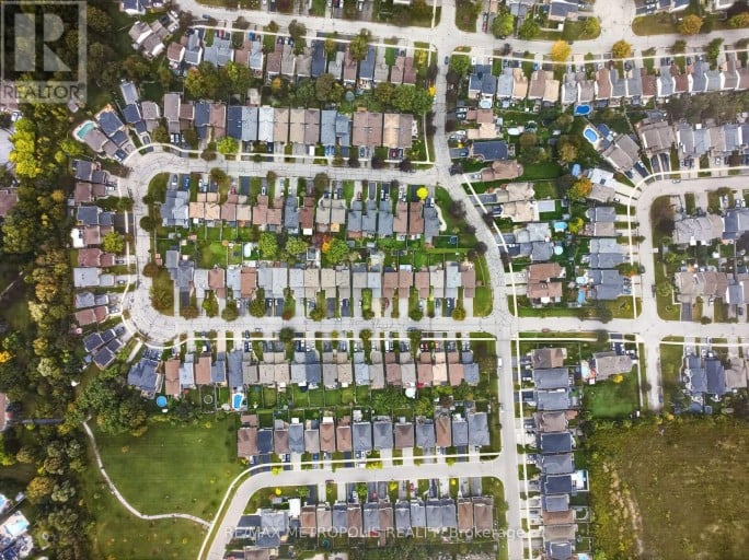 95 JOHN WALTER CRESCENT, Clarington (Courtice), Ontario, L1E2W8