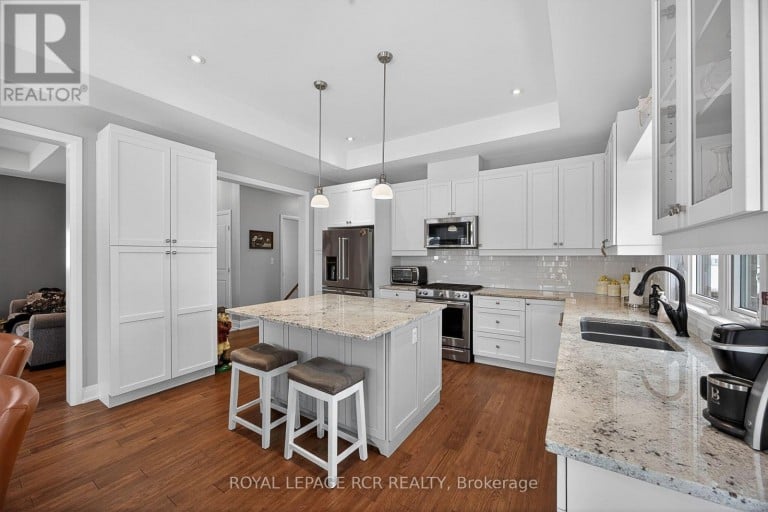 3 THOROUGHBRED DRIVE, Oro-Medonte, Ontario, L0K1E0
