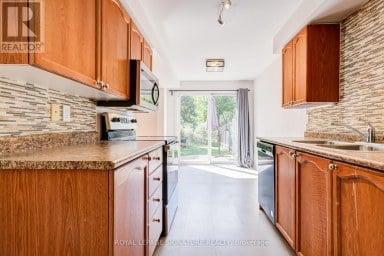 58 GOODWIN DRIVE Barrie (Painswick South) Ontario photo 12