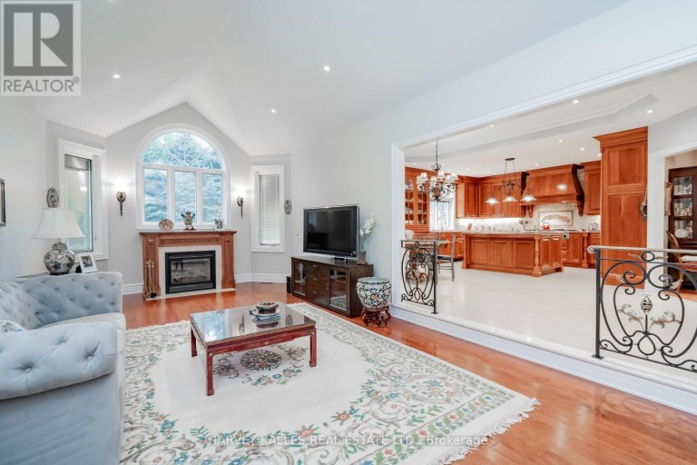 2370 HAMMOND ROAD, Mississauga (Sheridan), Ontario, L5K1T2
