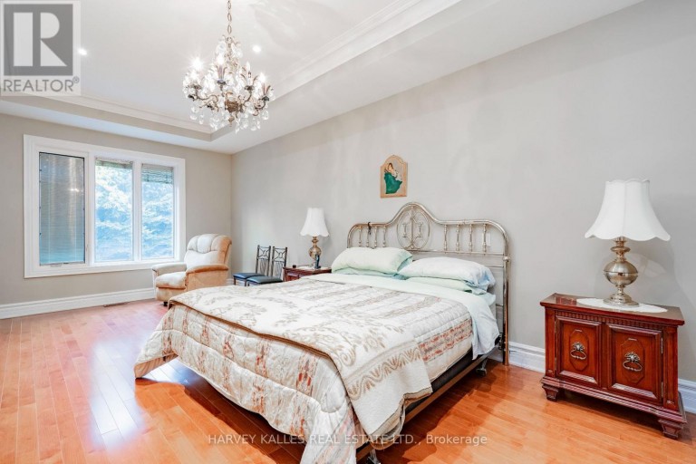 2370 HAMMOND ROAD, Mississauga (Sheridan), Ontario, L5K1T2