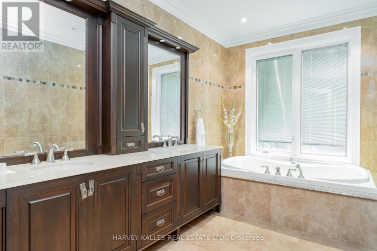 2370 HAMMOND ROAD, Mississauga (Sheridan), Ontario, L5K1T2