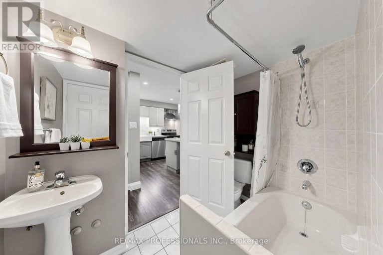 205 - 32 TANNERY STREET, Mississauga (Streetsville), Ontario, L5M6T6