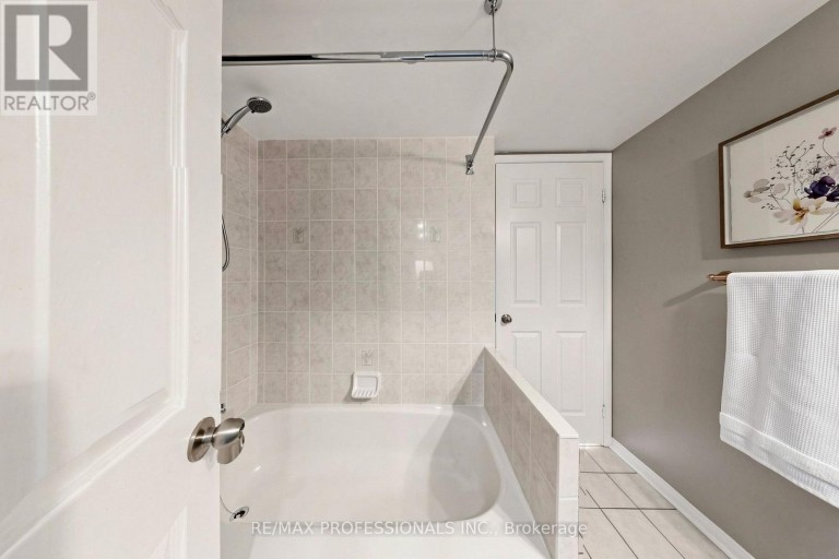 205 - 32 TANNERY STREET, Mississauga (Streetsville), Ontario, L5M6T6