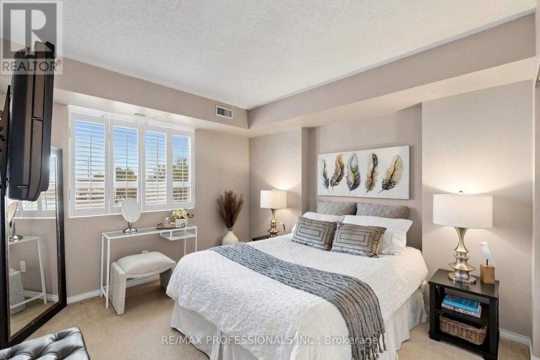 205 - 32 TANNERY STREET, Mississauga (Streetsville), Ontario, L5M6T6