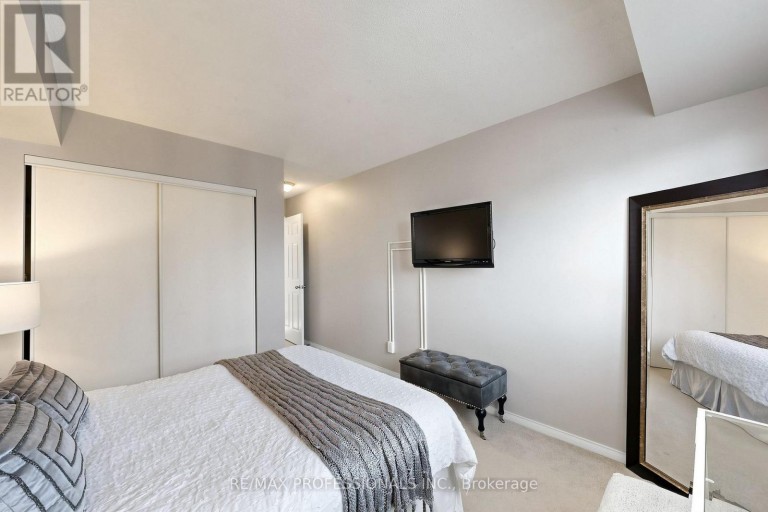 205 - 32 TANNERY STREET, Mississauga (Streetsville), Ontario, L5M6T6