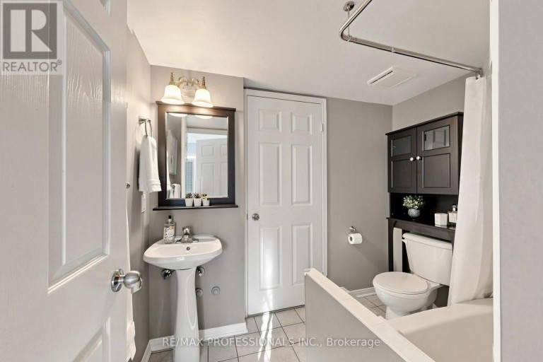 205 - 32 TANNERY STREET, Mississauga (Streetsville), Ontario, L5M6T6