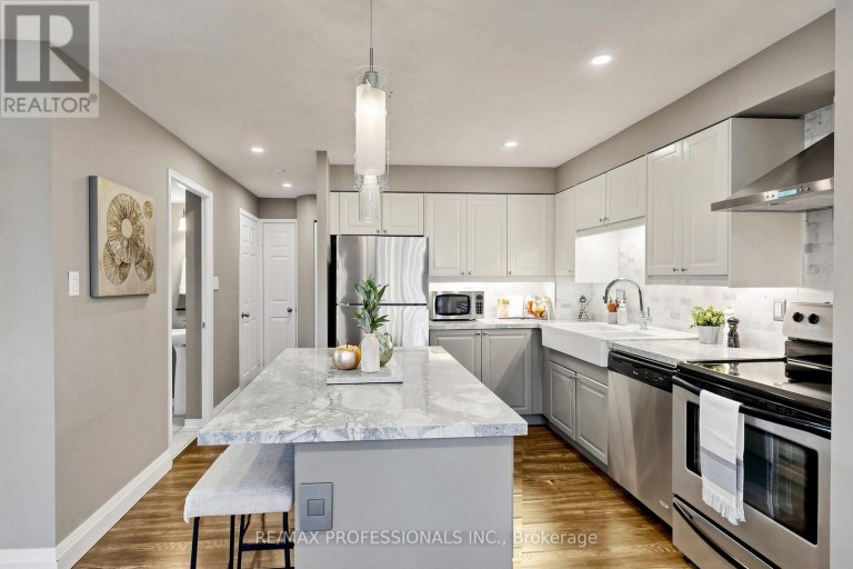 205 - 32 TANNERY STREET, Mississauga (Streetsville), Ontario, L5M6T6