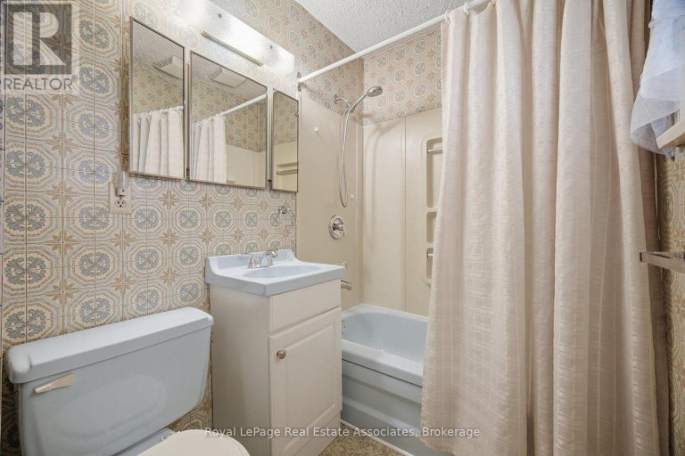 68 ALLENBY AVENUE, Toronto (Elms-Old Rexdale), Ontario, M9W1S6