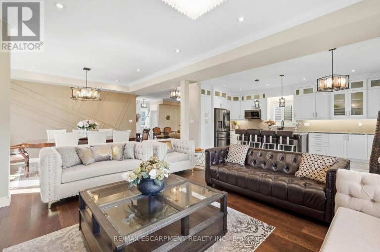 88 ERINGATE COURT, Hamilton (Stoney Creek Mountain), Ontario, L8J3Y4