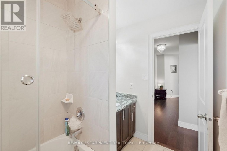 88 ERINGATE COURT, Hamilton (Stoney Creek Mountain), Ontario, L8J3Y4