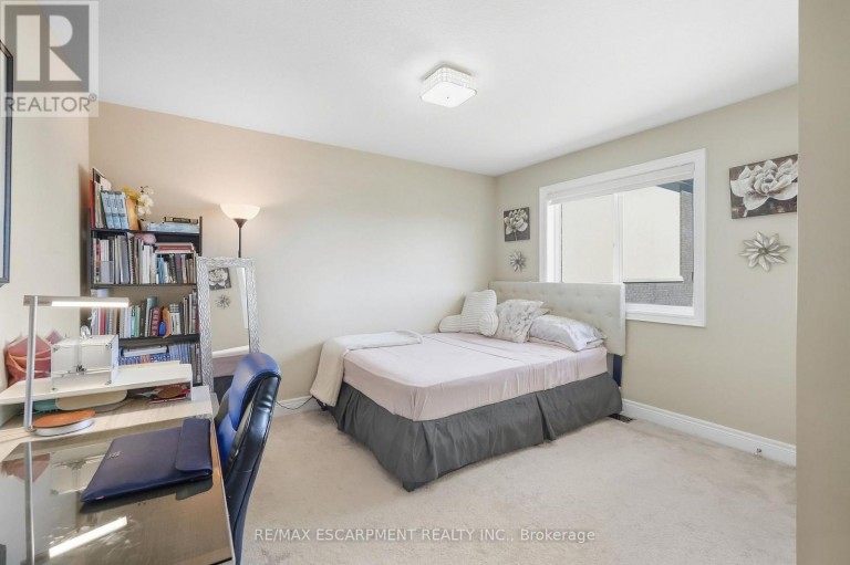 88 ERINGATE COURT, Hamilton (Stoney Creek Mountain), Ontario, L8J3Y4