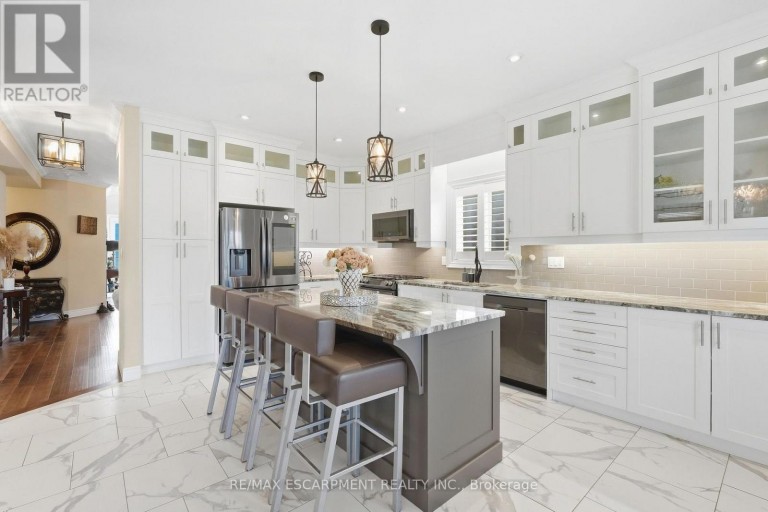 88 ERINGATE COURT, Hamilton (Stoney Creek Mountain), Ontario, L8J3Y4