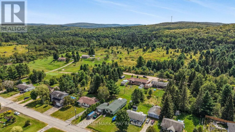 25 JOHN STREET, Burk's Falls, Ontario, P0A1C0
