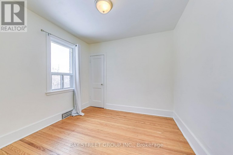 150 CROSTHWAITE AVENUE N, Hamilton (Homeside), Ontario, L8H4V5