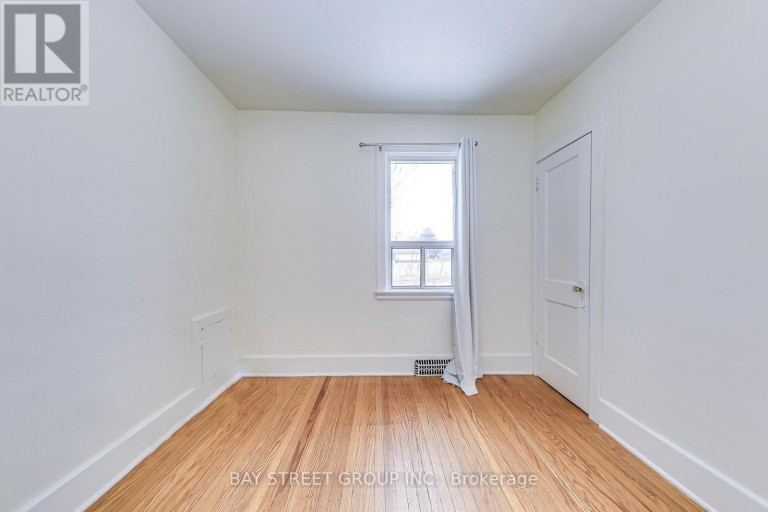 150 CROSTHWAITE AVENUE N, Hamilton (Homeside), Ontario, L8H4V5