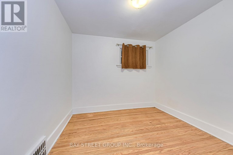150 CROSTHWAITE AVENUE N, Hamilton (Homeside), Ontario, L8H4V5