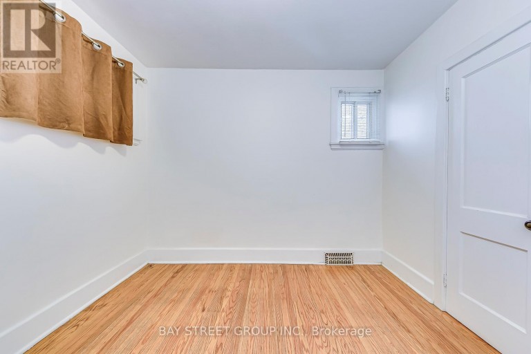 150 CROSTHWAITE AVENUE N, Hamilton (Homeside), Ontario, L8H4V5
